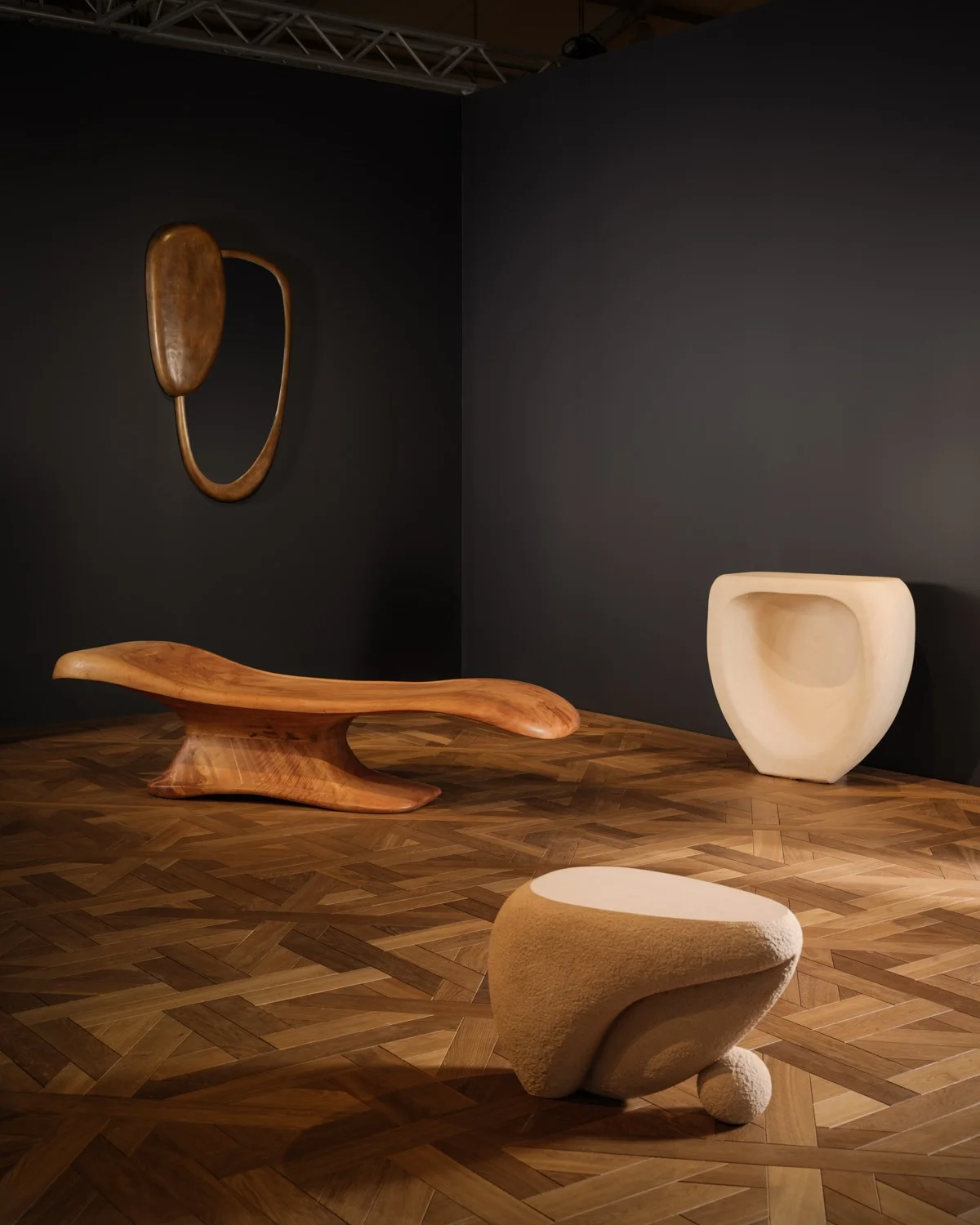 WEAVE — New Classics
A modern gesture shaped from a timeless icon.
A reinterpreted Versailles panel, distilled into pur