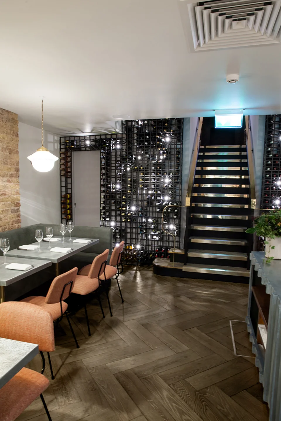 Oscarono Restaurant - Collection Classics - Finish Rocher Brun - Project Frenchie - London