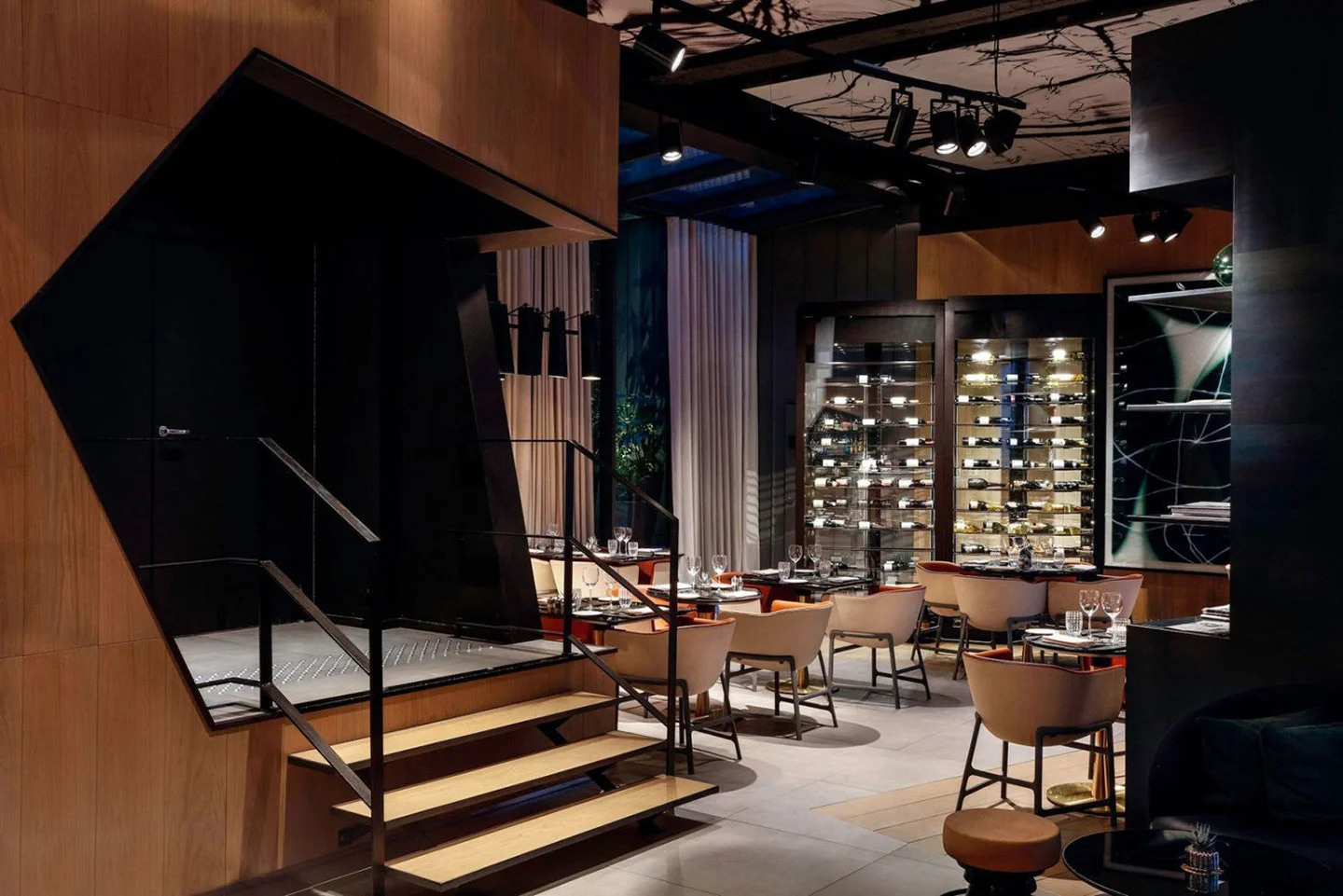 Oscarono Architecture, Collection Classics, Finish Miel Doux, Project Hotel Le Cinq Codet