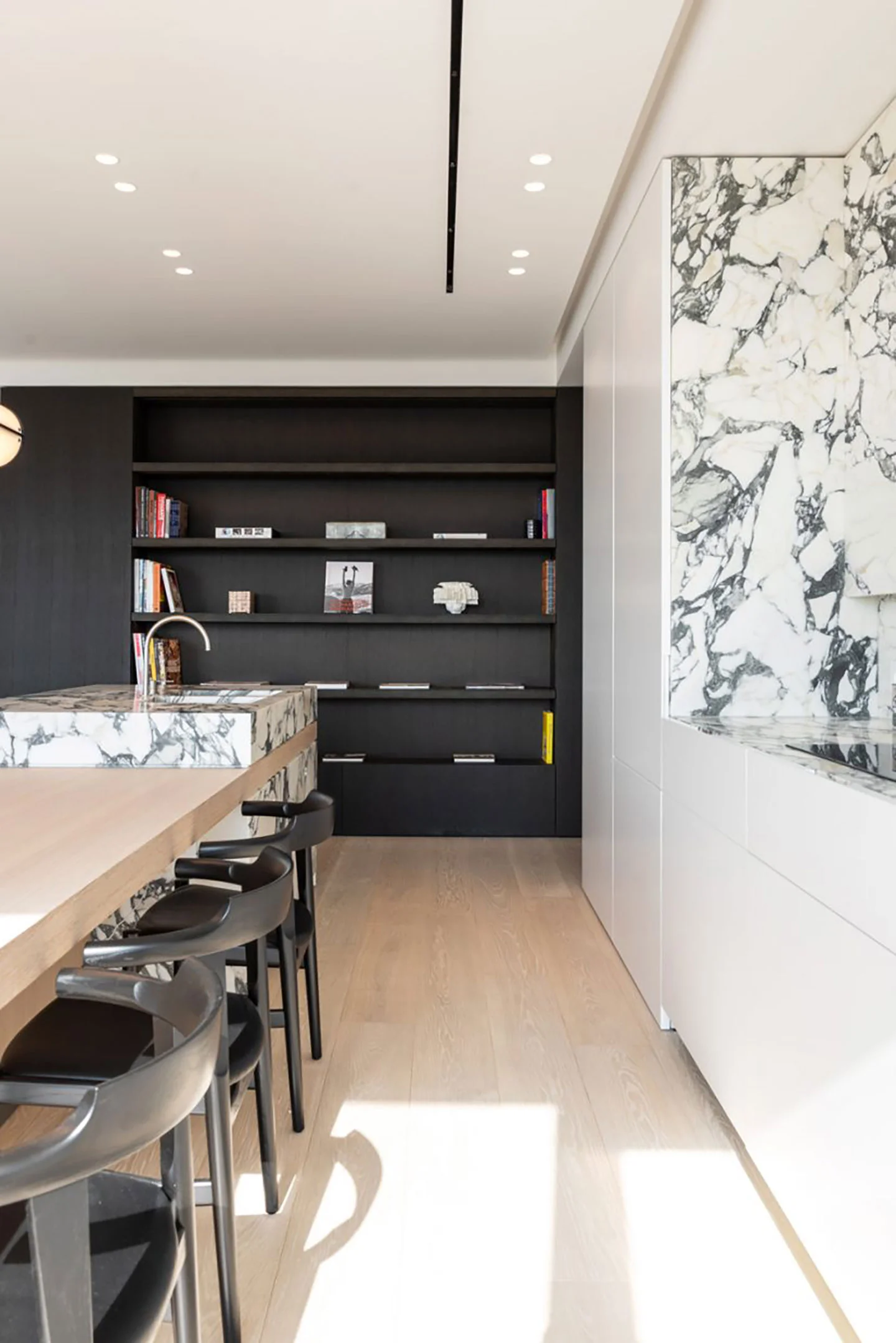 Droit in a private apartment in Tel Aviv by Dieter Vander Velpen