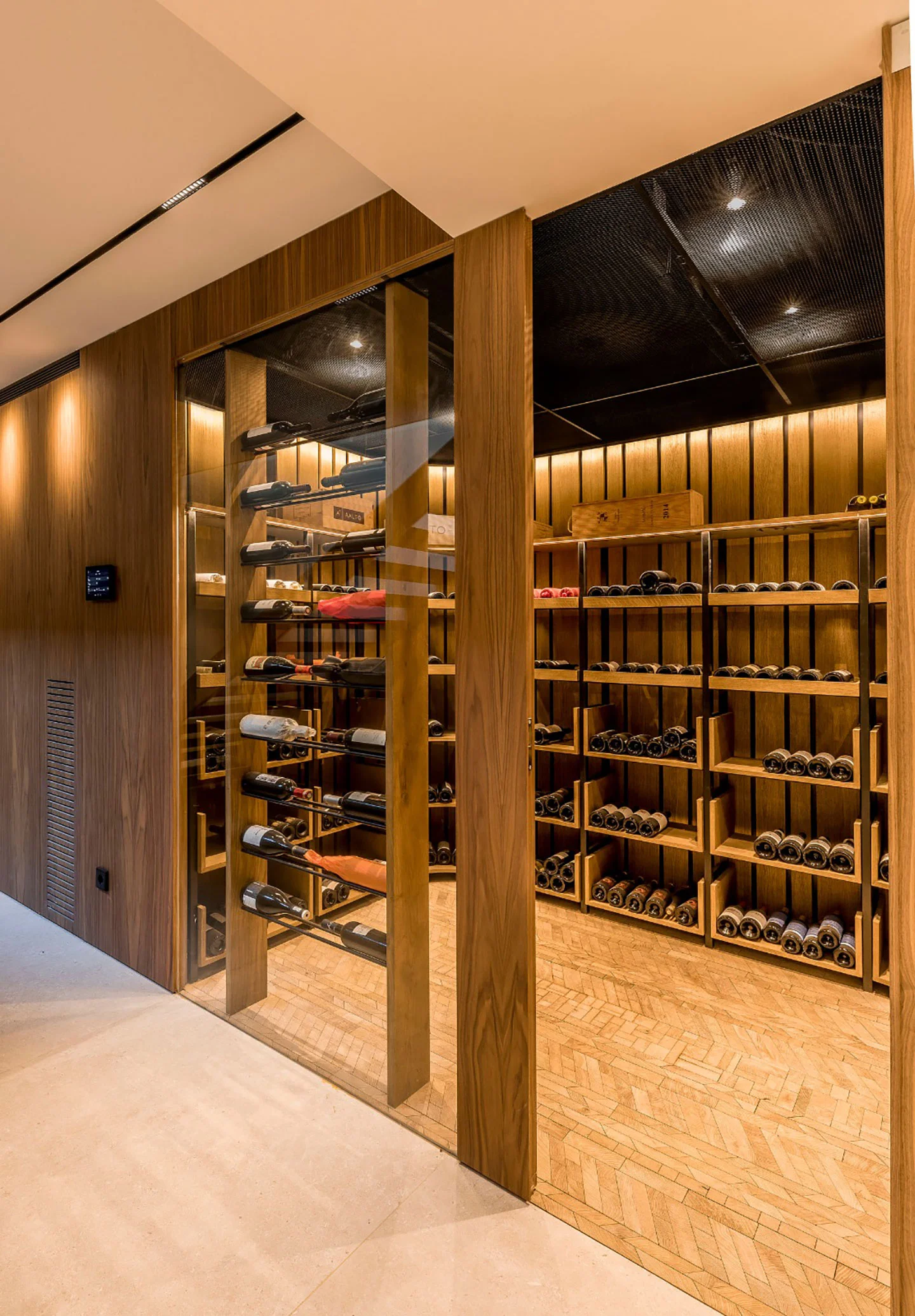 oscarono forêt collection endgrain flooring raphael navot bar arquitectura barcelona spain