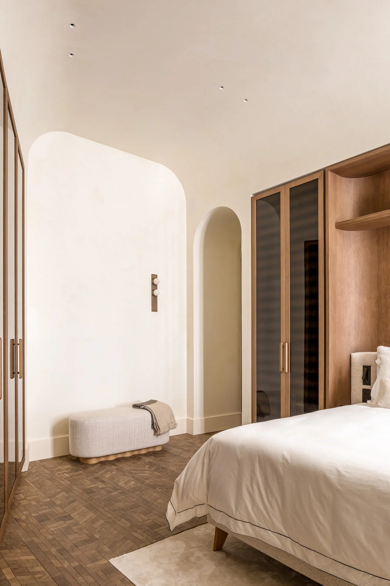 Oscarono_foret_flooring_smoke__BellaPiaRichard_Galilee_paris.jpg