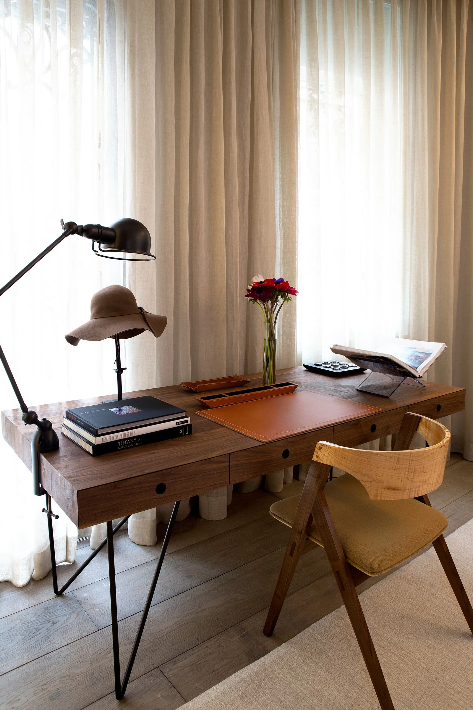 OM Townhouse, New York, writing desk oak floor