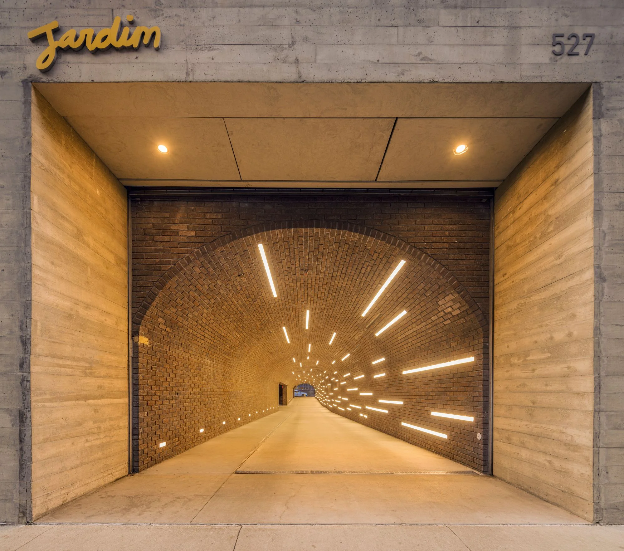 Jardim, New York, entrance arch