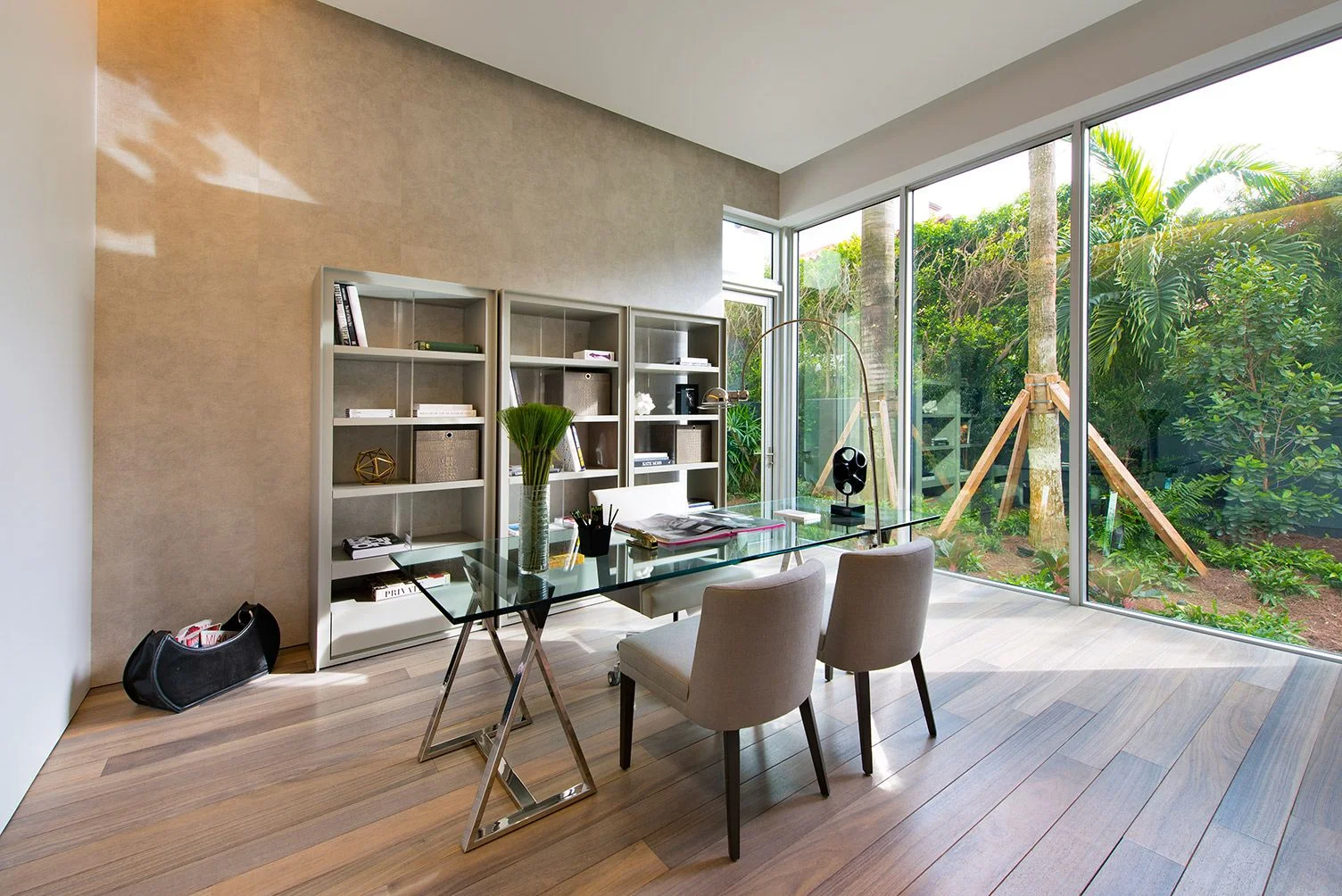 Pine Tree Drive, Miami Beach, office