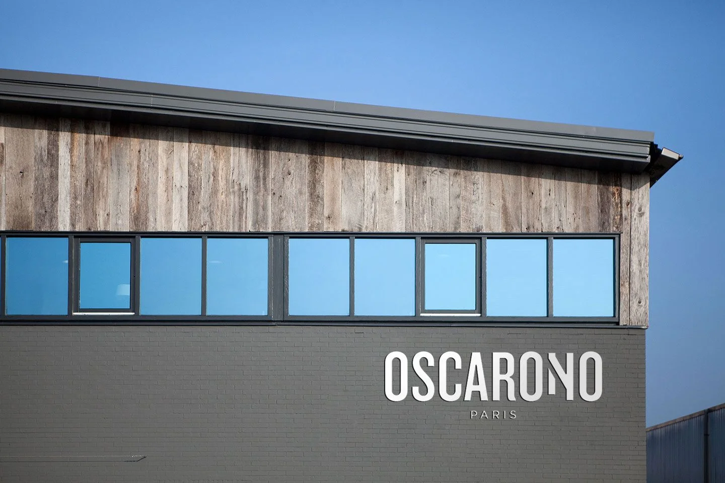 The OscarOno facade with the current logo